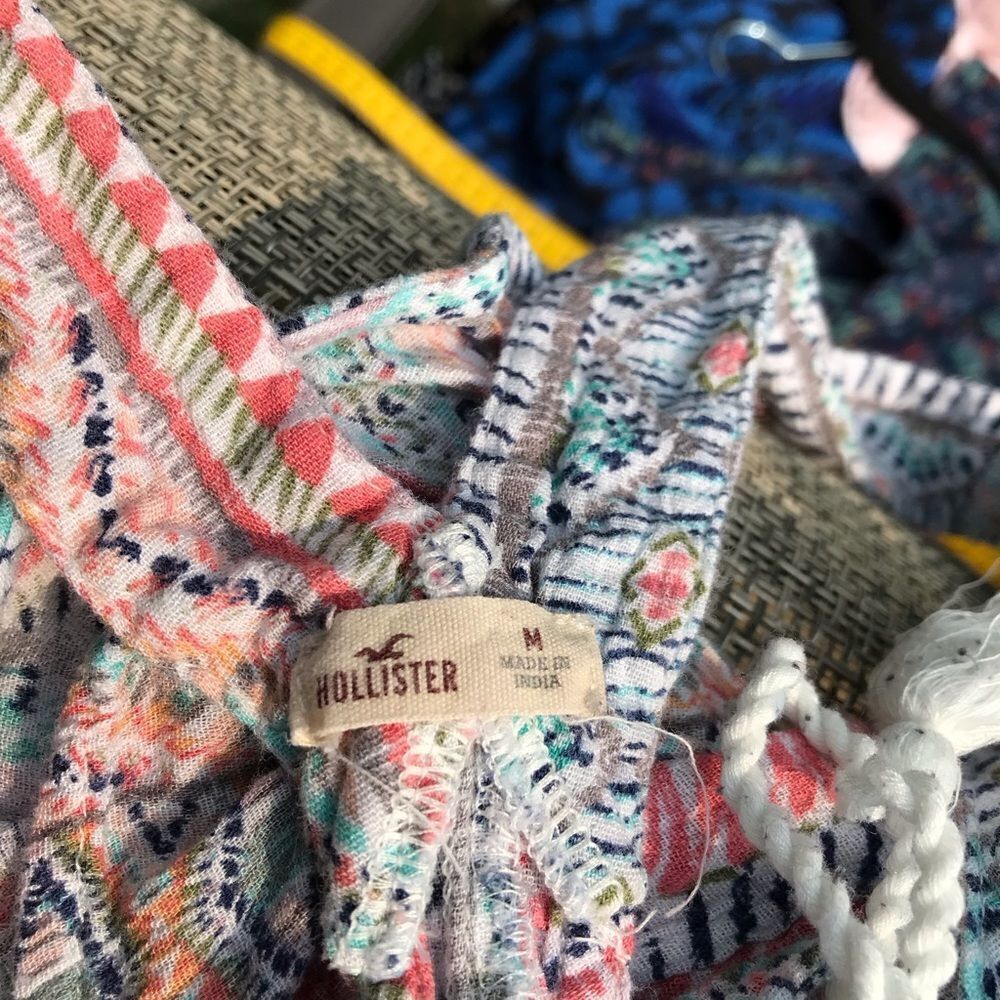 Hollister Tanktop - Picture 8 of 13
